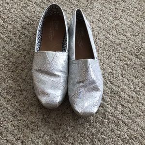 Tom’s Silver Glitter Flats